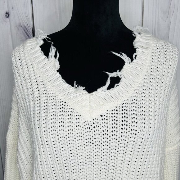 Love Tree Sz Small Cable Knit Crop Slouchy Fit White Sweater Distressed Fringe - Picture 2 of 10